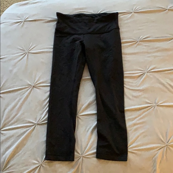 Lululemon 3/4 Cropped Wunder Under Black Leggings - Picture 1 of 2